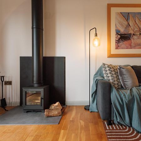 The Retreat, Waterfront & Log Burner Villa Christchurch  Exteriör bild
