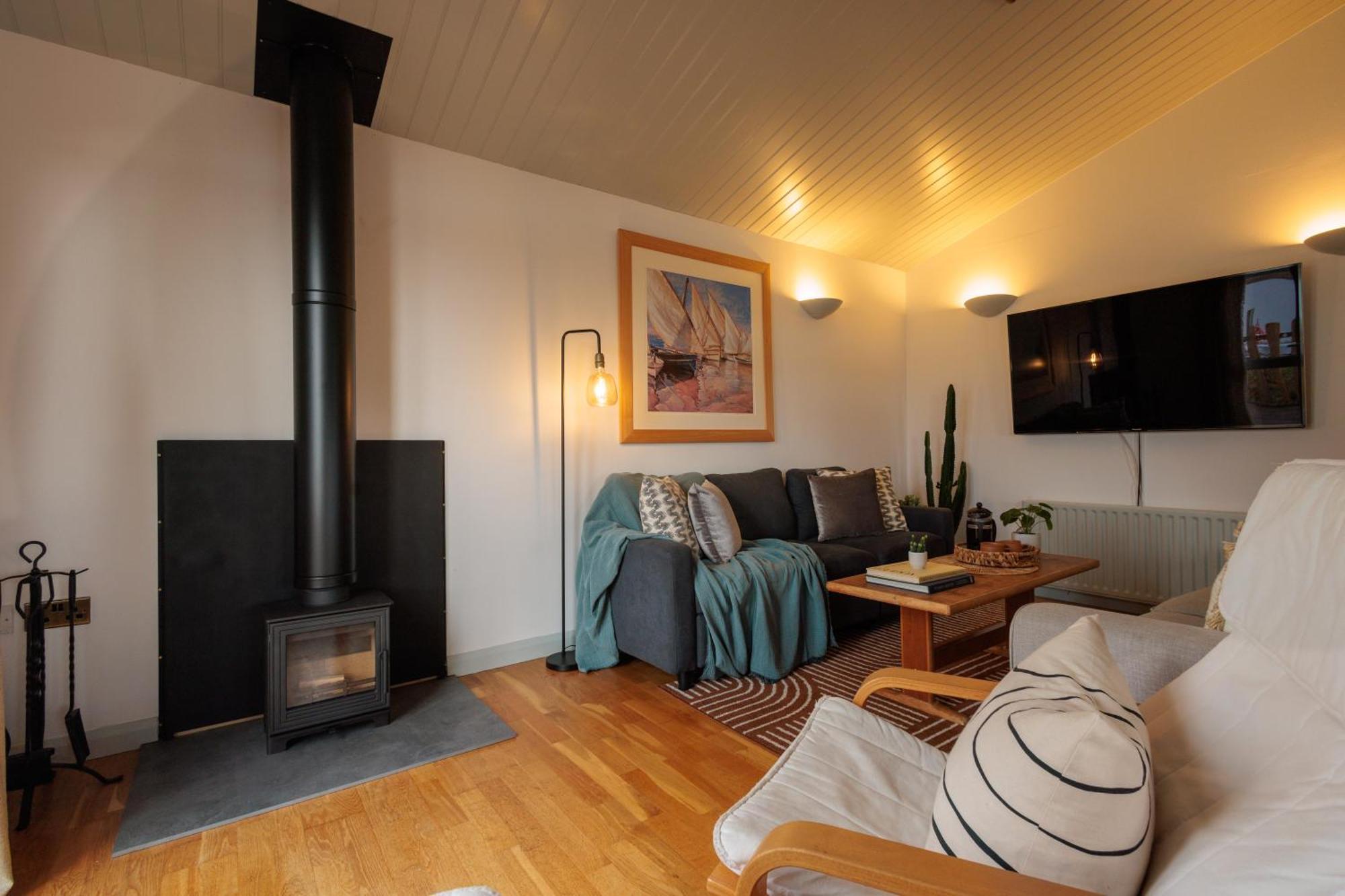 The Retreat, Waterfront & Log Burner Villa Christchurch  Exteriör bild