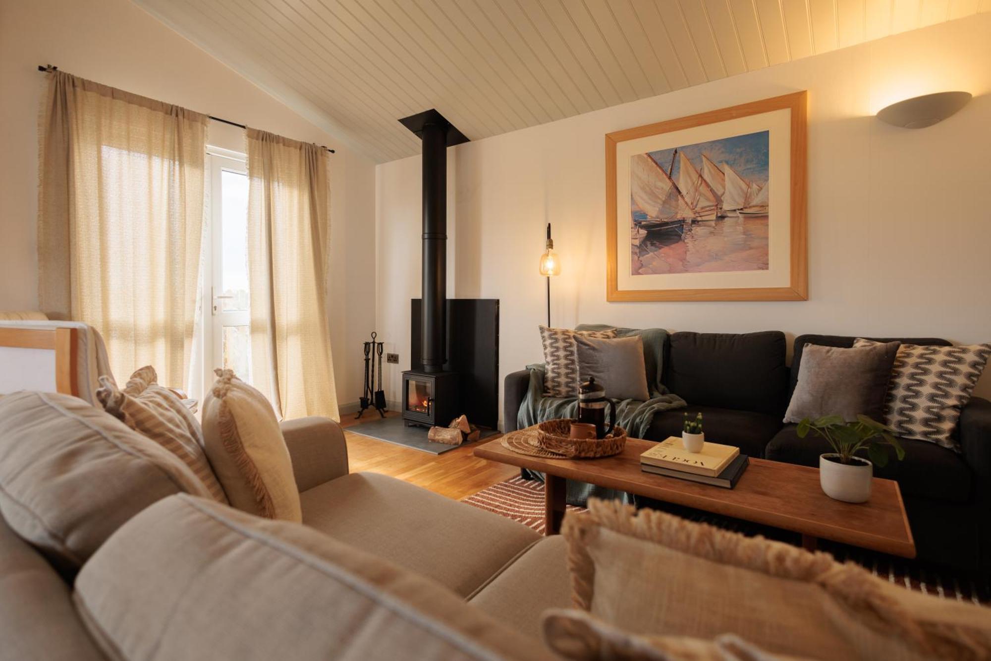 The Retreat, Waterfront & Log Burner Villa Christchurch  Exteriör bild
